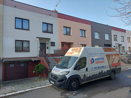 Zateplení stropu řadového rodinného domu s pultovou střechou v Jihlavě